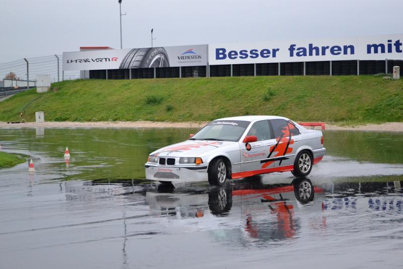 24.11.2014 kurz driftování na německém okruhu Sachsenring