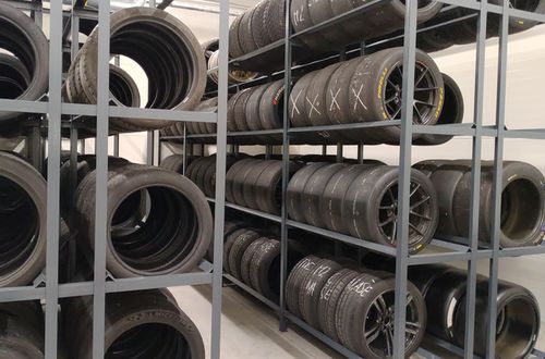 Sklad pneumatik našich zákazníků | Performance & Racing Centrum Šenkýř Motorsport