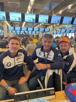 Drivers breefing trošku jinak než u nás ... je tu kolem 600 až 700 jezdců, našich soupeřů. Kdo tu není, nejede 😳 | ADAC 24h Nürburgring 2024 - 3h Classic 30.05. - 01.06.2024 (Reportáž)