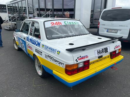 Shodli jsme se na tom, že konstruktér tohoto auta později přešel do firmy IKEA navrhovat skříně 😁 | ADAC 24h Nürburgring 2024 - 3h Classic 30.05. - 01.06.2024 (Reportáž)