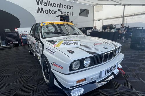 První setkání s auty v teamovém stanu - BMW M3 E30 2,3l Gr.A s Šenkyř Motorport livery | ADAC 24h Nürburgring 2025 - 3h Classic 18.-22.05.2025