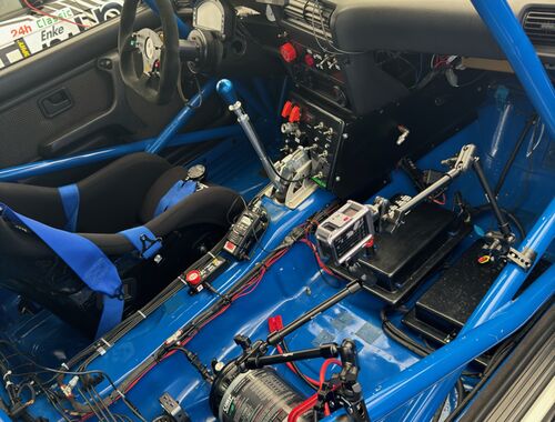 Vystrojení kokpitu M3 E30 2,5l Evo DTM | ADAC 24h Nürburgring 2025 - 3h Classic 18.-22.05.2025 (Reportáž)