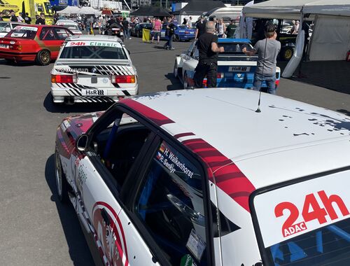 Momentka z fronty ke kvalifikaci | ADAC 24h Nürburgring 2025 - 3h Classic 18.-22.05.2025 (Reportáž)