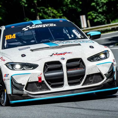 #104 Gonda Richard (SK) - BMW M4 GT4 G82 - Momentka z tréninku | Ecce Homo Šternberk 2026 5-7. 6. 2026 - Reportáž
