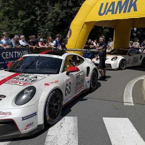 Šenkýř Motorsport v plné sestavě – nejdřív Tomáš Erdélyi, potom Pavel Bouška a na samotný závěr Robert Šenkýř | Ecce Homo Šternberk 2026 5-7. 6. 2026 - Reportáž