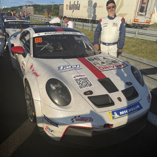 Tomáš Erdélyi s Porsche 992 GT3 Cup po skončení závodu Ecce Homo Šternberk 2026 | Ecce Homo Šternberk 2026 5-7. 6. 2026 - Reportáž