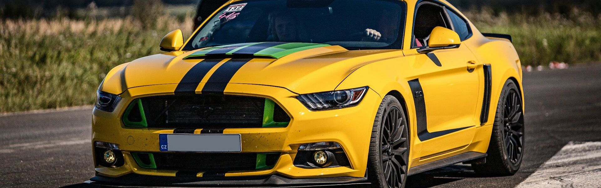 Disky kol/ pneumatiky pro automobil Ford Mustang GT