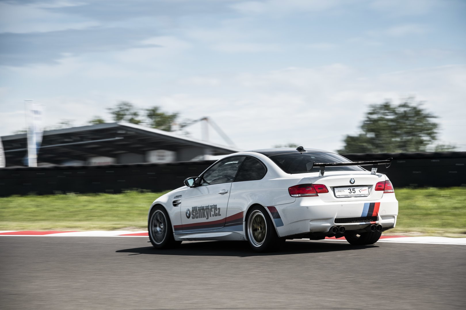 O prodeji vozů jako BMW M3 E92 GT4 Trackday u Šenkýř Motorsport - auto na prodej - Další #