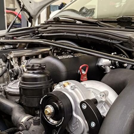 Tuning jaksepatří. Instalace sady kompresoru ESS v nejvyšší...