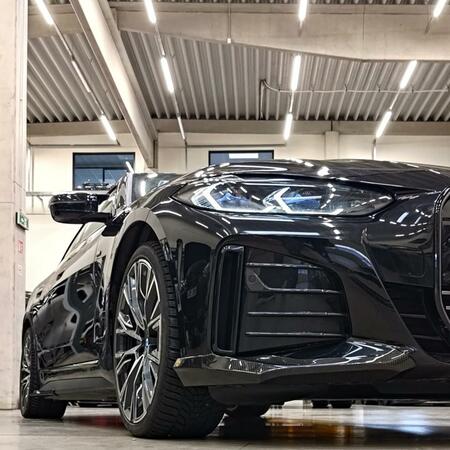 Ani elektromobily se nám nevyhýbají. Majitel tohoto Gran...
