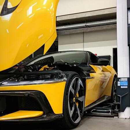 V těchto dnech jsme se věnovali Ferrari 12cylindri. Moc...
