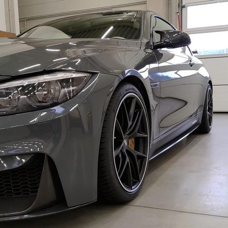 BMW M4 F82 a kola BBS CI-R v barvě satin black.Rozměr 9,5x19”...