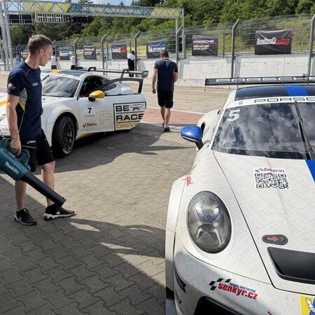 Pitstop v rámci čtvrtého tréninku