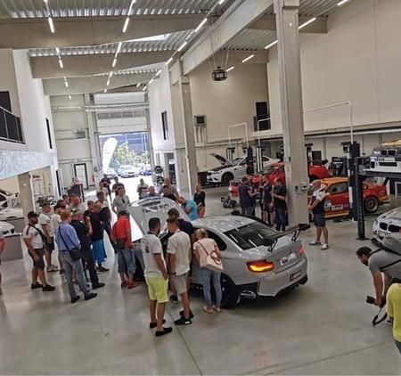 Dnešní návštěva zákazníků #Renocar v našem Performance & Racing centru.  Téměř 80 hostů se u nás po celodenním programu s Renocarem zastavilo na pozdní...
