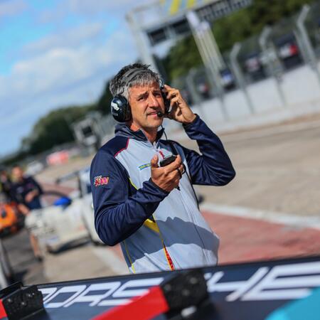 We're heading out for the first qualifying round onTor Poznań