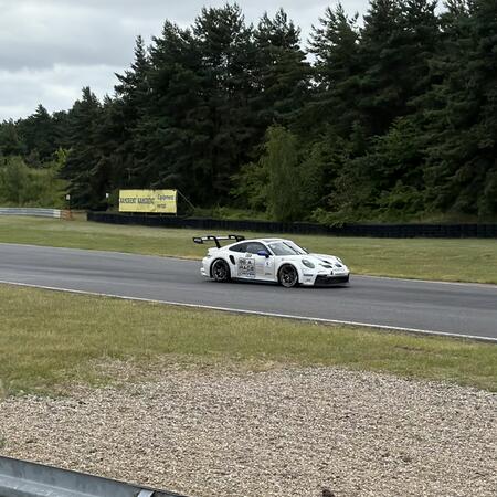 Snapshots from the first qualifying session