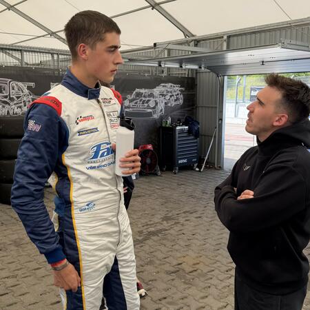 Discussion of the second race in the pit box