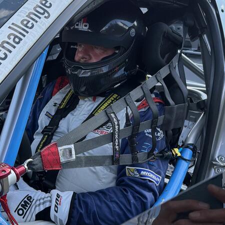 Final briefing on the starting grid before the final endurance...