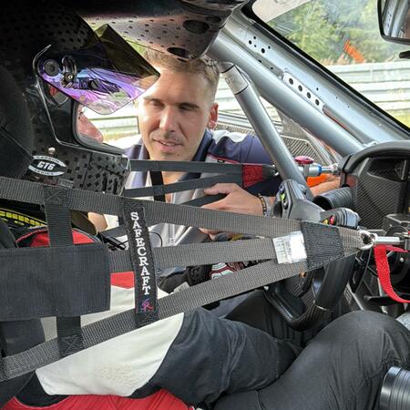 Final briefing on the starting grid before the final endurance...