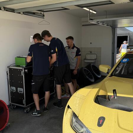Vyhodnocení jízdy BMW M4 GT3 po prvním tréninku