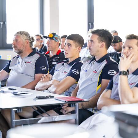 Povinný Drivers Briefing