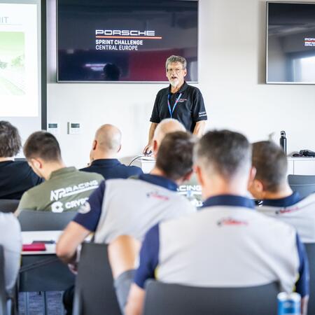 Povinný Drivers Briefing