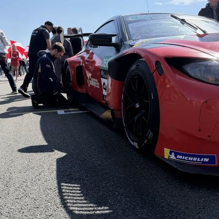 BMW M4 GT3 na startovním gridu