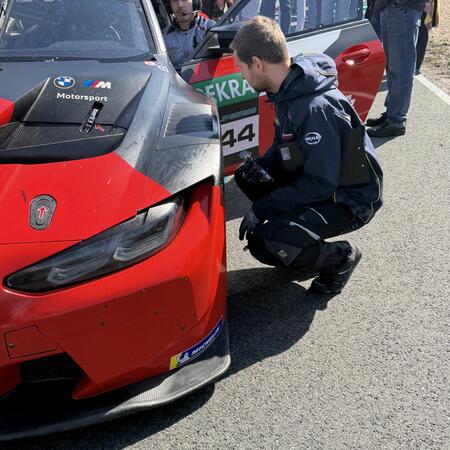 BMW M4 GT3 na startovním gridu