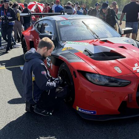 BMW M4 GT3 na startovním gridu