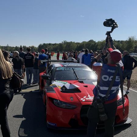 BMW M4 GT3 na startovním gridu