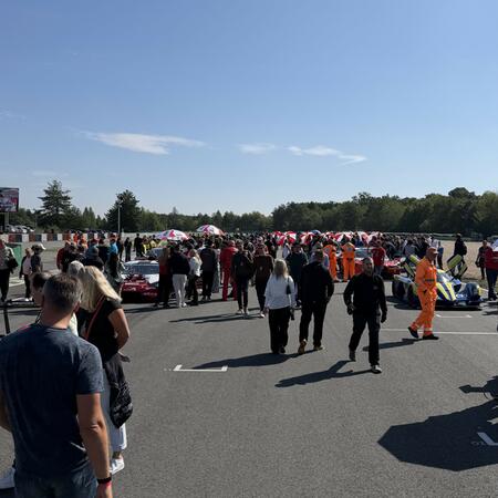 Momentky ze startovního gridu na Autodromu Brno před startem...