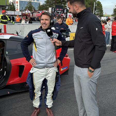 R. Gonda dává rozhovor před startem endurance závodu