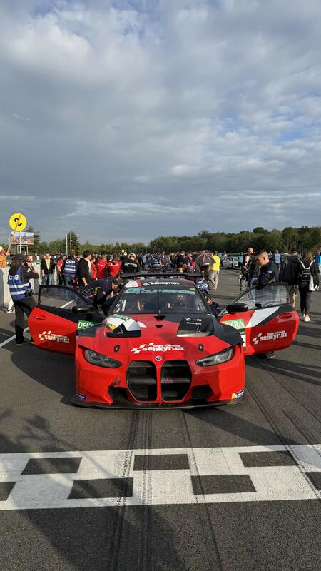BMW M4 GT3 na pole position do sprint závodu