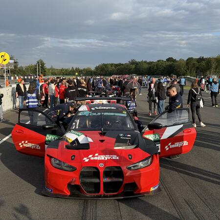 BMW M4 GT3 na pole position do sprint závodu