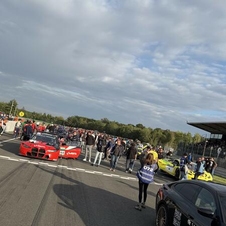 BMW M4 GT3 na pole position do sprint závodu
