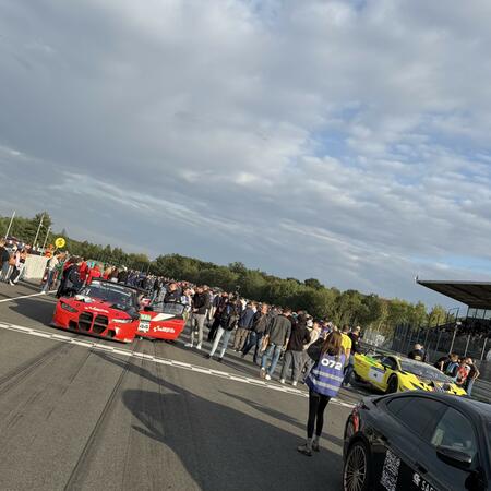 BMW M4 GT3 na pole position do sprint závodu