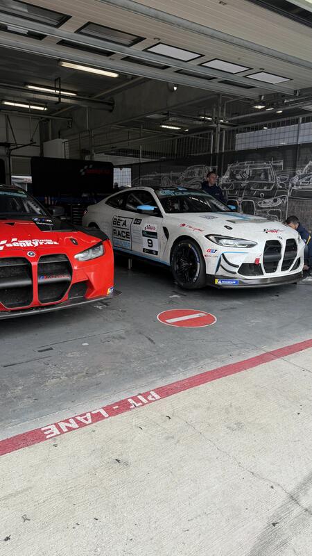 Nedělní závodní den na Masaryk Racing Days začíná
