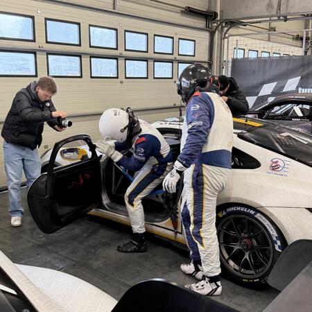 Preparations for the driver change in Saturday's endurance...