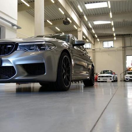 Akrapovic BMW M5 F90 Competition - fotopribeh vcerejsi instalace...