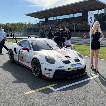 M. Faiereisl v Porsche 992 GT3 Cup na P2 starting gridu...