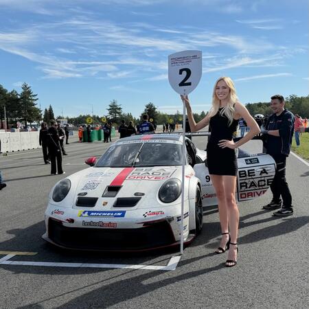 M. Faiereisl v Porsche 992 GT3 Cup na P2 starting gridu...