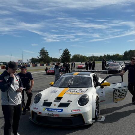 P. Bouška in a Porsche 992 GT3 Cup is in P2 on the starting...
