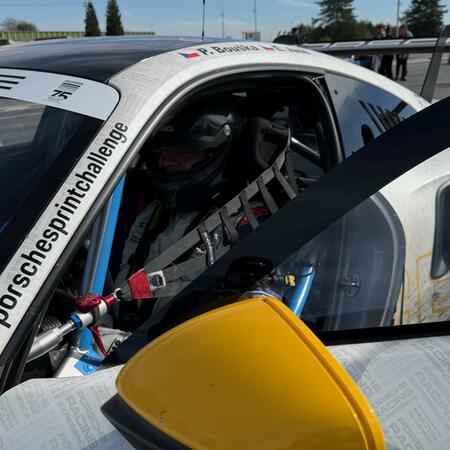 P. Bouška in a Porsche 992 GT3 Cup is in P2 on the starting...