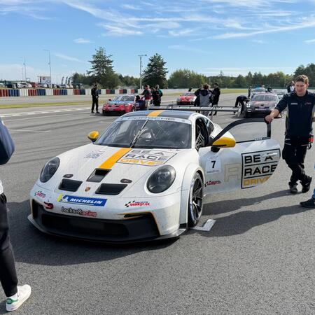 P. Bouška in a Porsche 992 GT3 Cup is in P2 on the starting...