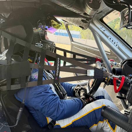 R. Kolařík v Porsche 992 GT3 Cup na P2 starting gridu prvního...