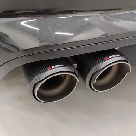 Dnes v našem Performance & Racing centru BMW X3 M a instalace výfuku Akrapovič v homologované variantě Slip-On. Tohle plnokrevné M-ko ve verzi Competition...