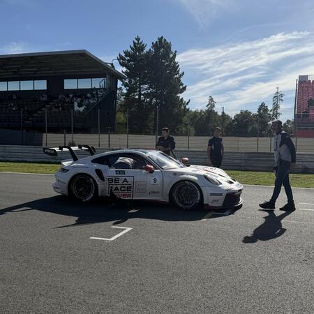 M. Faiereisl v Porsche 992 GT3 Cup na P2 starting gridu...