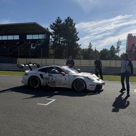 M. Faiereisl v Porsche 992 GT3 Cup na P2 starting gridu...