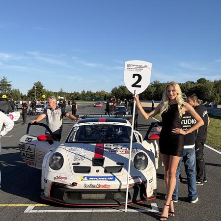 M. Faiereisl v Porsche 992 GT3 Cup na P2 starting gridu...