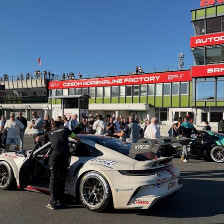 M. Faiereisl v Porsche 992 GT3 Cup na P2 starting gridu...